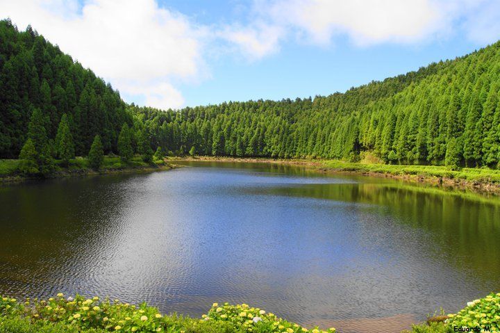 São Miguel, Azores: Sete Cidades Half-Day Jeep Tour - Climbing to the 2,100-foot crater rim