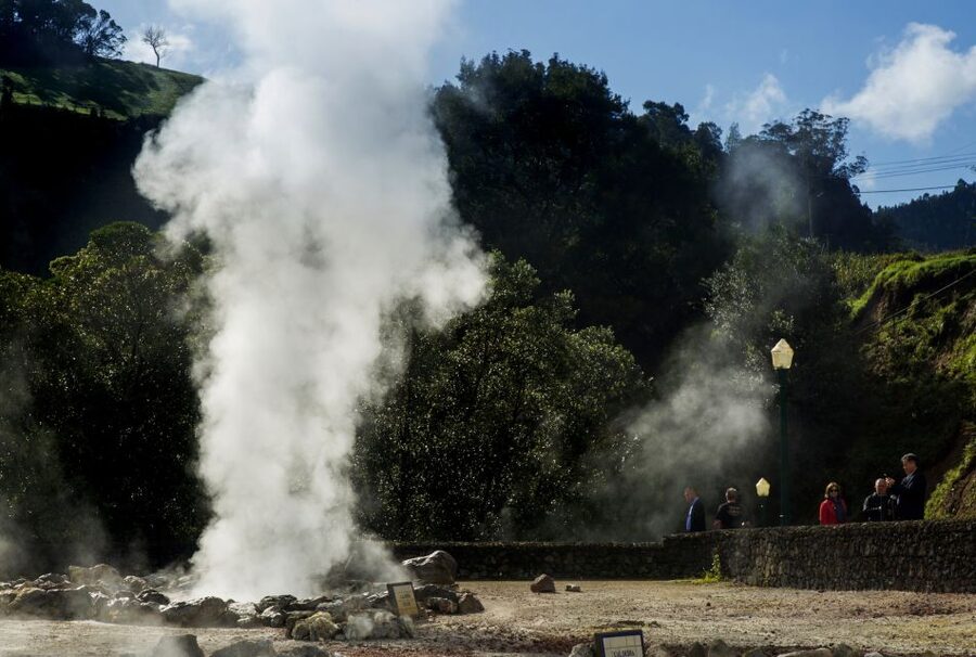 São Miguel East: Full-Day Van Tour with Lunch - What $85 gets you, and what it does not