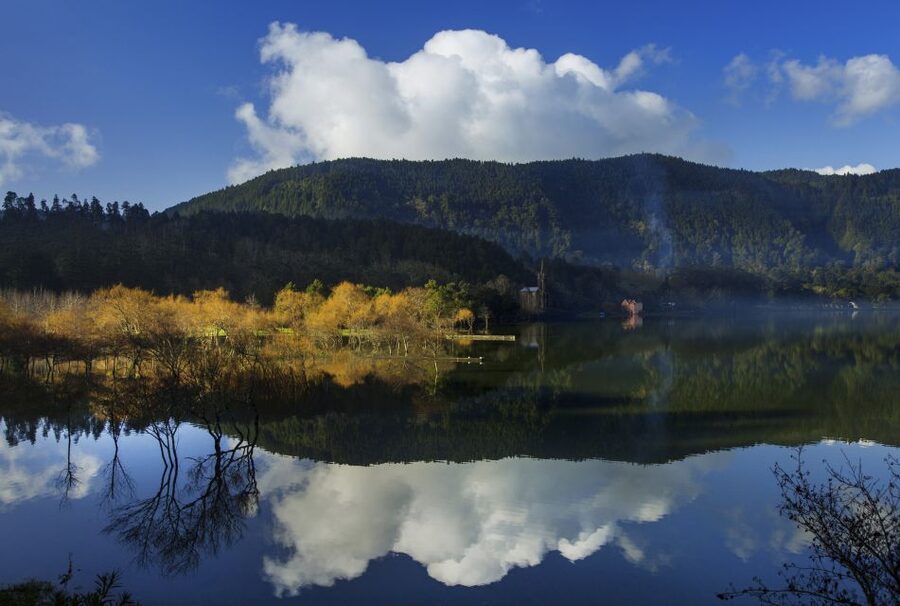 São Miguel East: Full-Day Van Tour with Lunch - The hot spring choice needs a little planning