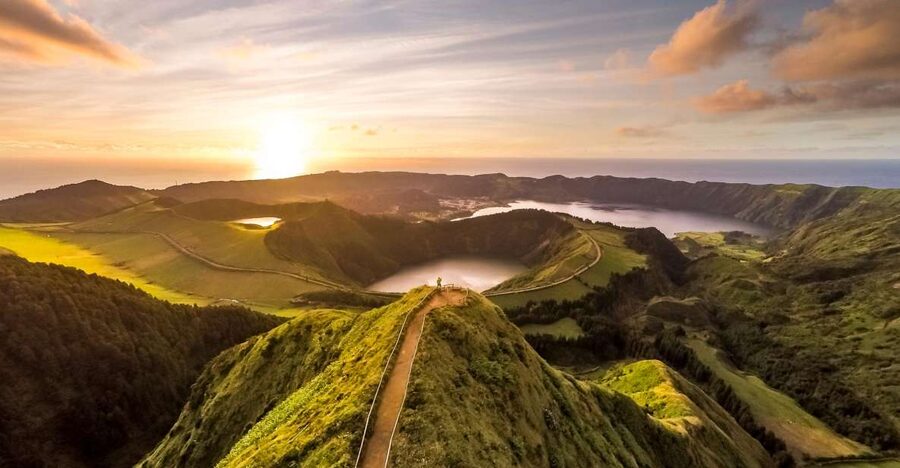 São Miguel: Full-Day Tour to Sete Cidades and Lagoa do Fogo - Pineapple houses and a taste of island farming