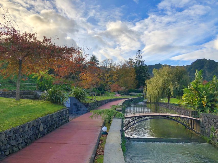 São Miguel Island: Full Day All-in-One Tour - Furnas stew, cooked below the ground
