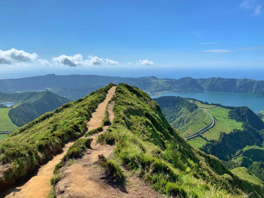 São Miguel: Sete Cidades & Lagoa do Fogo Tour with Lunch - Coal Peak gives you your first wide view