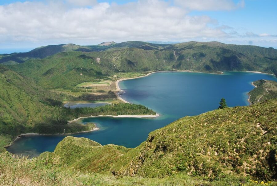 São Miguel: Whales & Volcano Full-Day Tour with Lunch - The guide can make or break the day