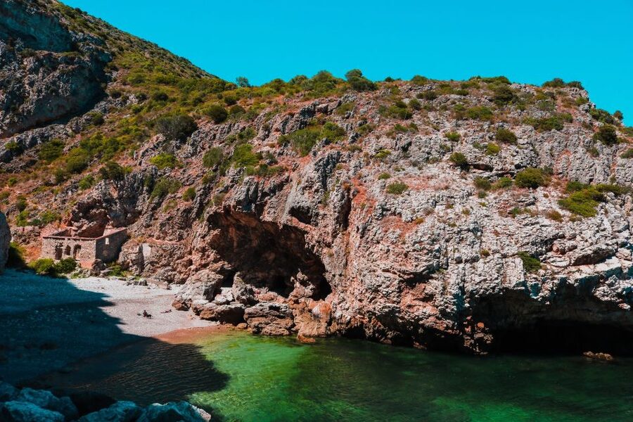 Sesimbra: Arrábida Beaches & Caves Boat Tour with Snorkeling - Key points to know before booking