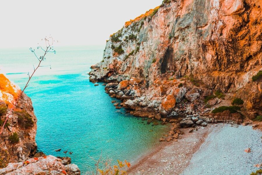 Sesimbra: Arrábida Beaches & Caves Boat Tour with Snorkeling - Baleeira and the story of the whaling bay