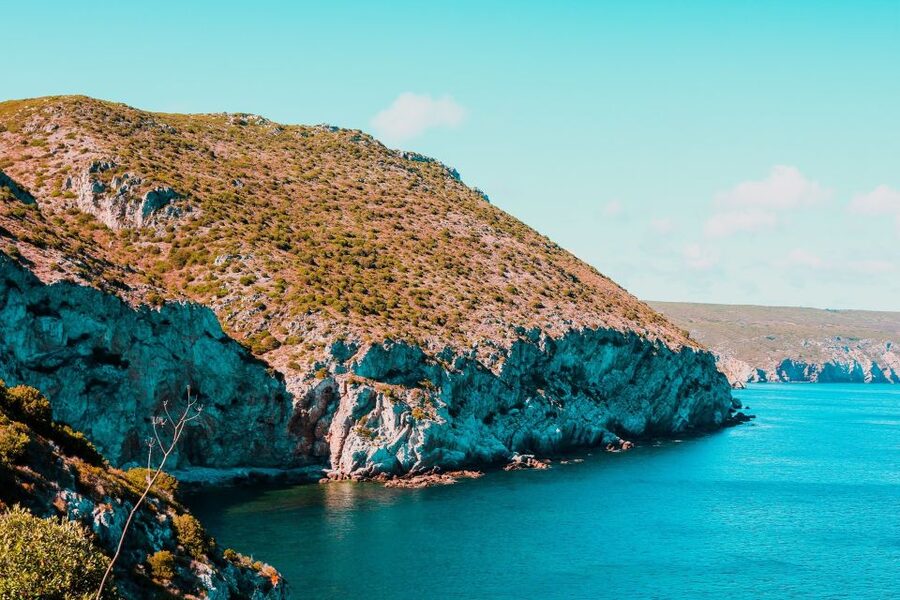 Sesimbra: Arrábida Beaches & Caves Boat Tour with Snorkeling - Leaving Sesimbra and finding the right pier