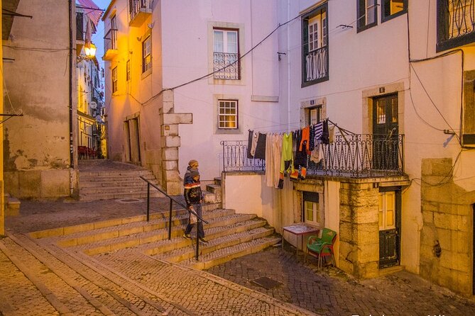 Shared Arrival Transfer: From Lisbon Airport to Hotels - Luggage rules you should take seriously