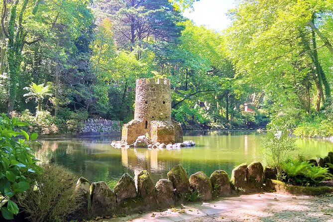 Sintra, Pena Palace, Cabo da Roca and Cascais from Lisbon - Sintra old center: lunch and free time