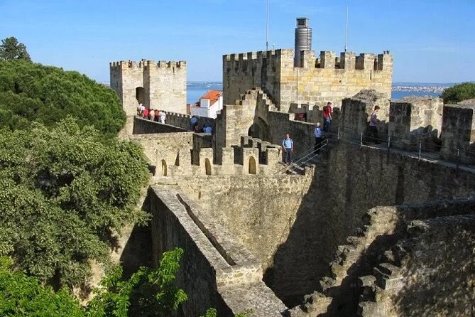 Skip the Line Ticket Castelo de S. Jorge - Finding the meeting point at Travessa do Chão da Feira