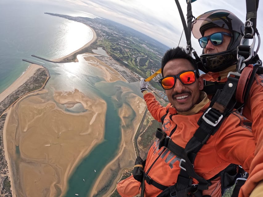 Skydive Algarve: Tandem Skydiving 10.000ft (up to 15.000ft) - A scenic 15-minute climb over Alvor Bay