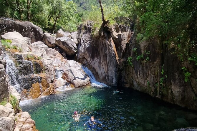 Small Group Geres National Park Full Day with picnic from Porto - Guides who shape the day