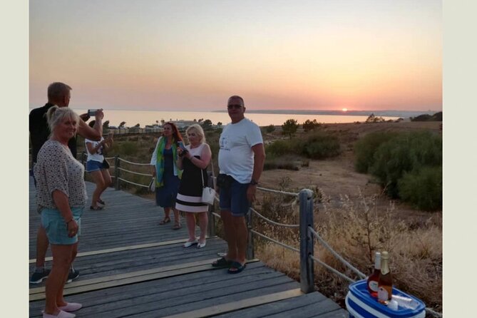 Sunset Beach Safari w/ Champagne & Chicken Piri Piri Dinner - Guia turns the sunset into a proper dinner