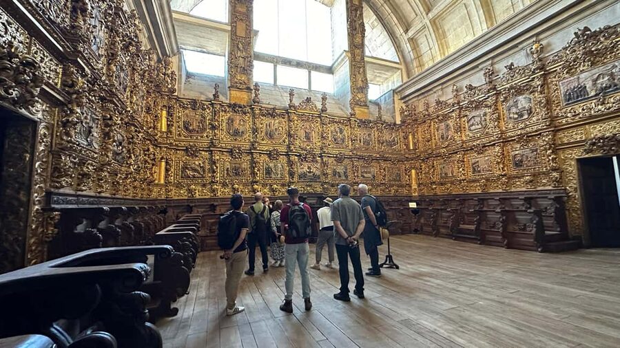 The Beautiful Story of Porto: Guided Tour with Entry Tickets - Rua das Flores and Porto’s old street life