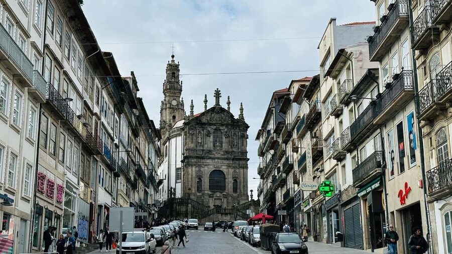 The Beautiful Story of Porto: Guided Tour with Entry Tickets - The surprise tasting and local flavors
