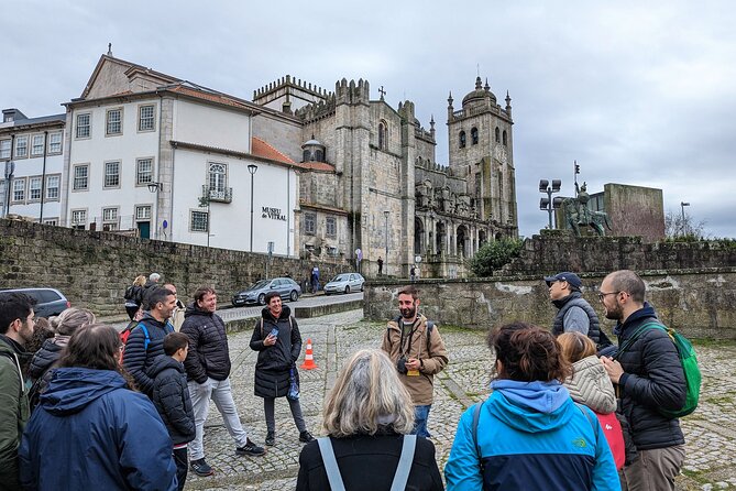 The Unvanquished Tour in Porto City Center - Carmo, Carmelitas, and Porto’s university world