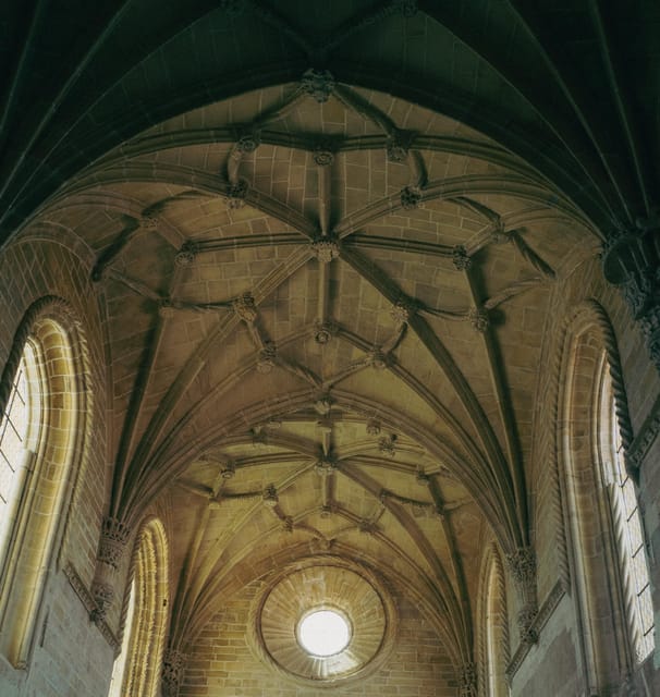 Tomar: Knight's Templar Castle and Convent of Christ Tour - Meeting your guide at the Convent of Christ