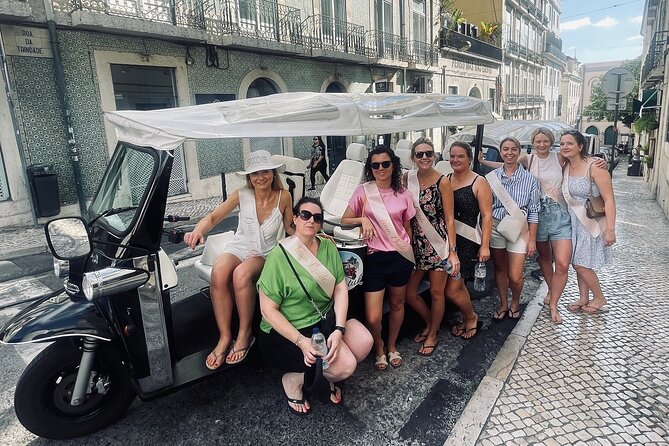 True 4Hour Private Tuk Tuk Tour: Discover Lisbon with a Local! - What the private format adds
