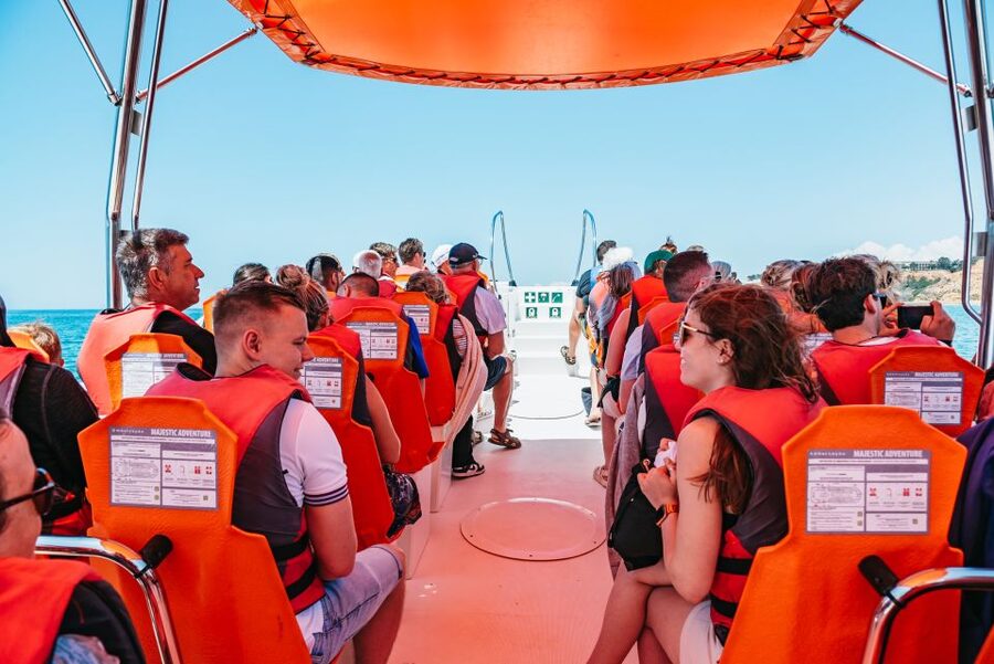 Vilamoura: Benagil Cave Boat Tour with Entry - Key points at a glance