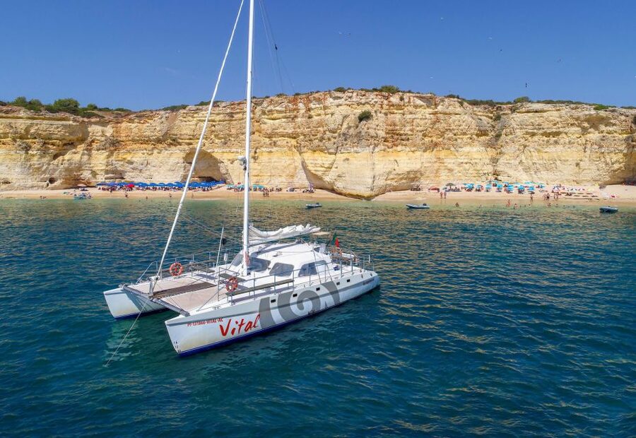 Vilamoura: Guided Sightseeing Cruise with Beach BBQ & Drinks - What to expect at the Benagil area